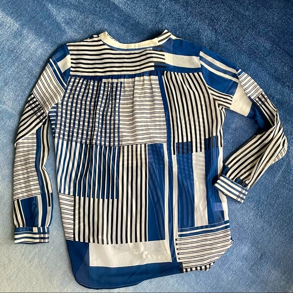 ⚠️LAST CHANCE LOFT Geometric Long Sleeve Top - Picture 3 of 4